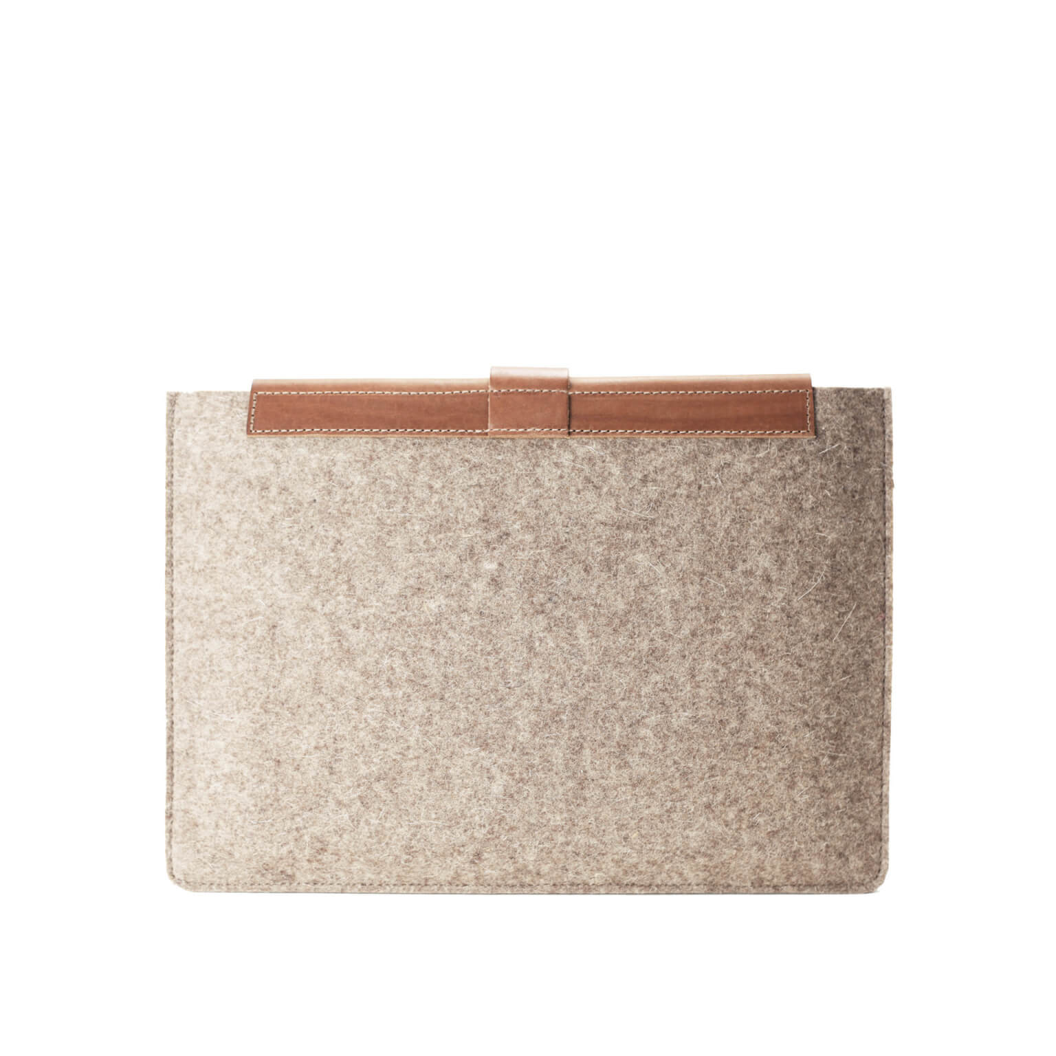Három-zsebes-MacBook-tartó-homokbarna-hátoldal