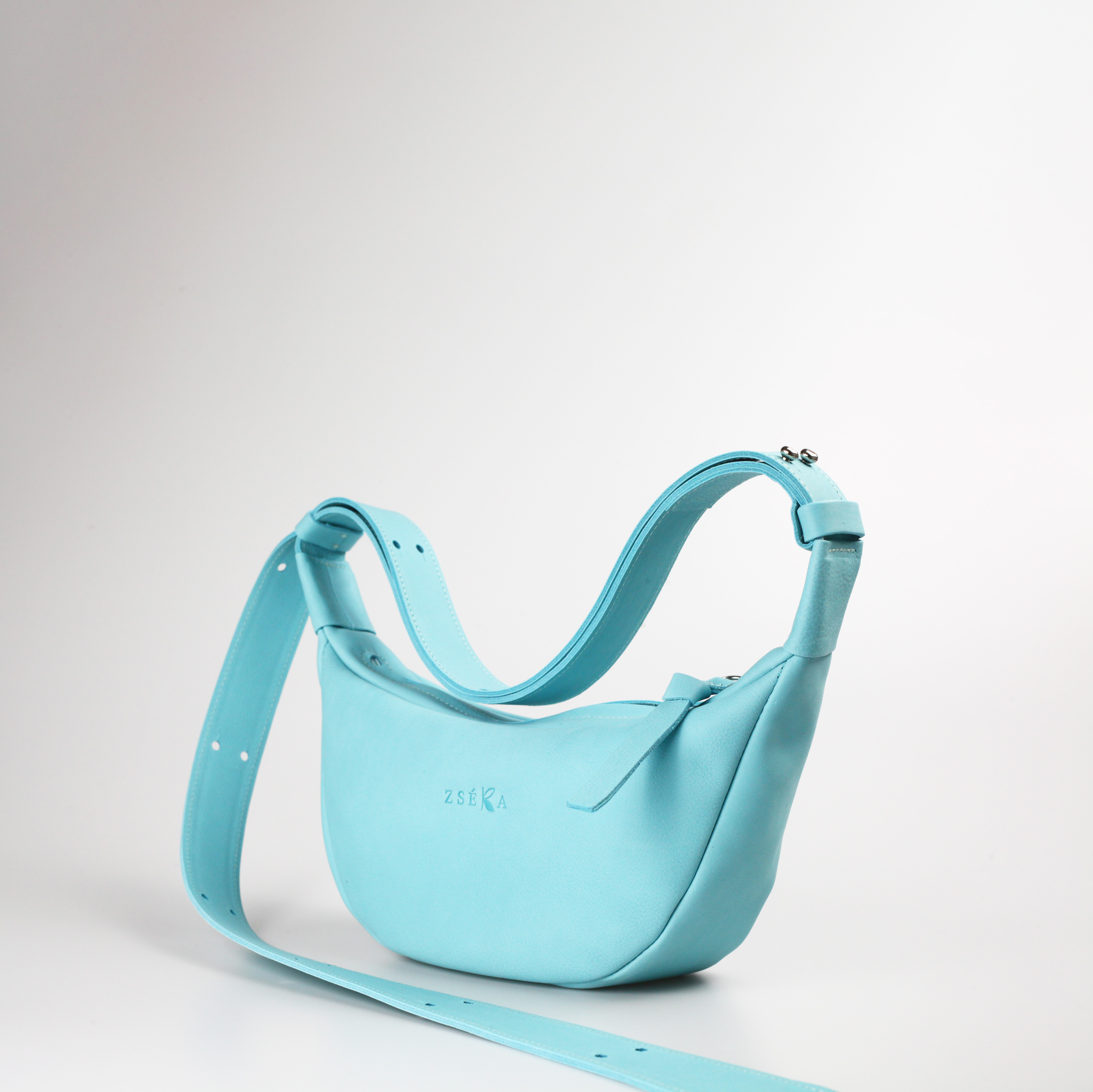 Zseka-Leather-goods-kek övtáska4