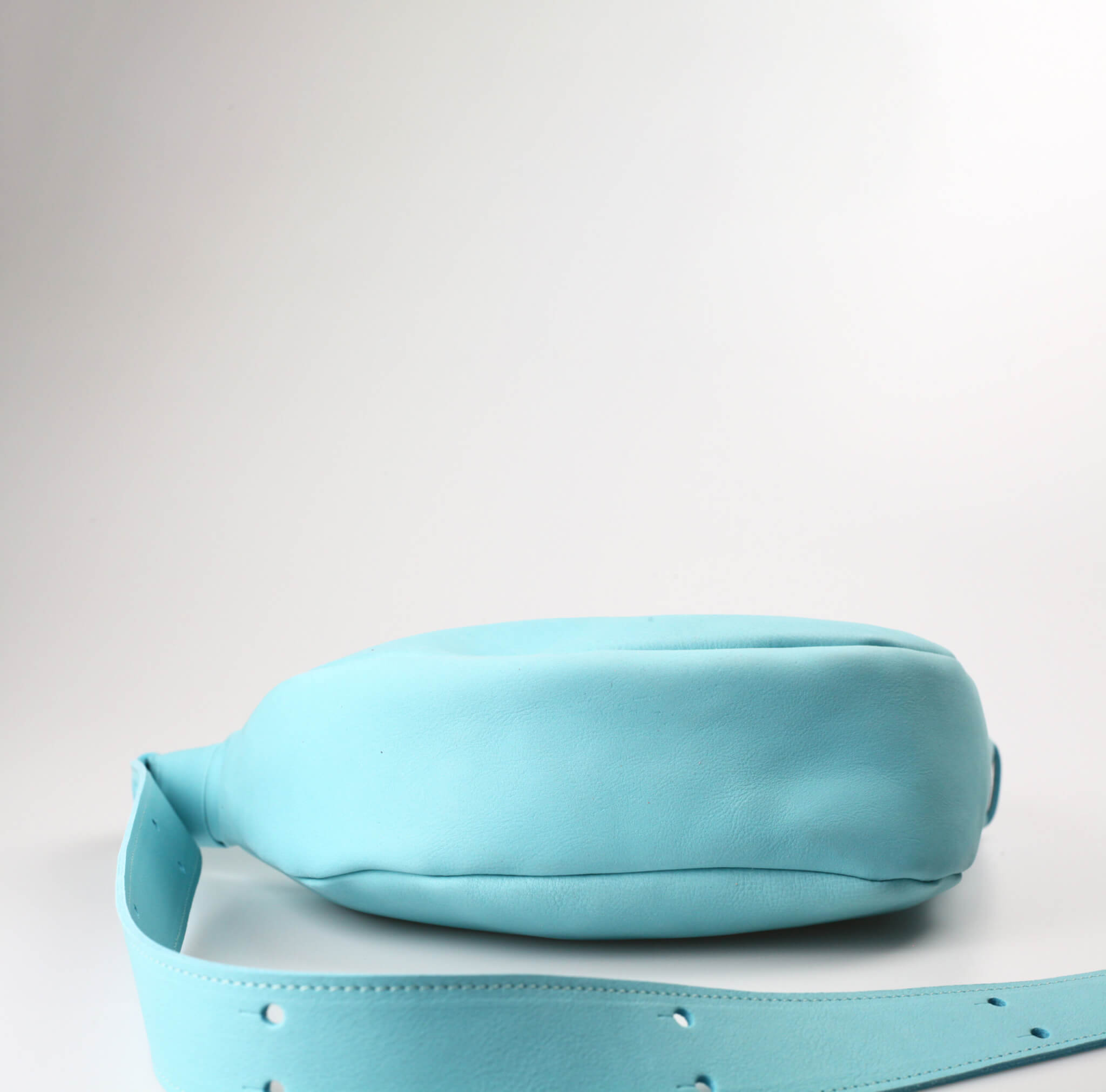 Zséka Leather goods-kék övtáska5 Zseka-Leather-goods-kek övtáska5