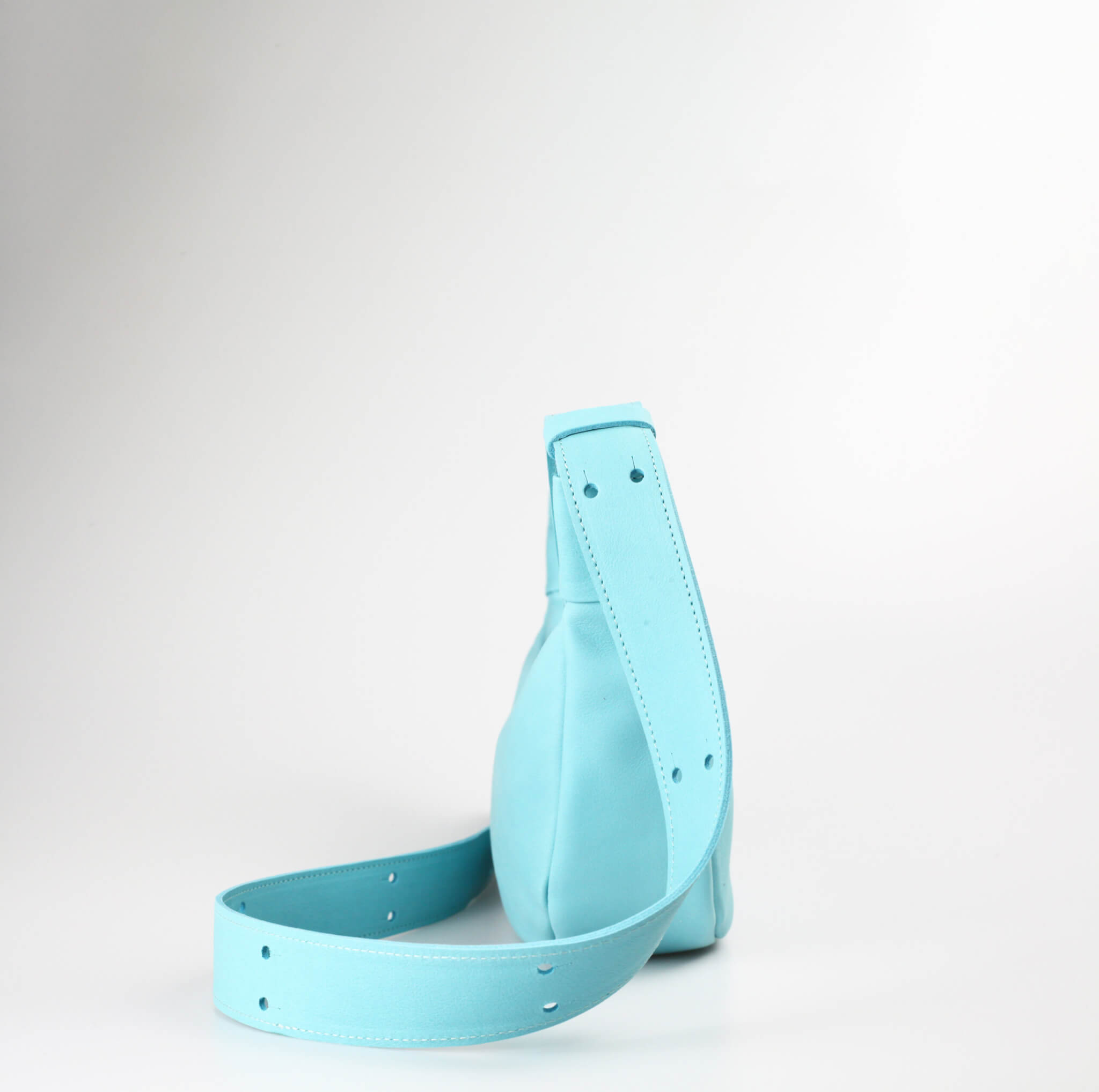 Zséka Leather goods-kék övtáska6 Zseka-Leather-goods-kek övtáska6